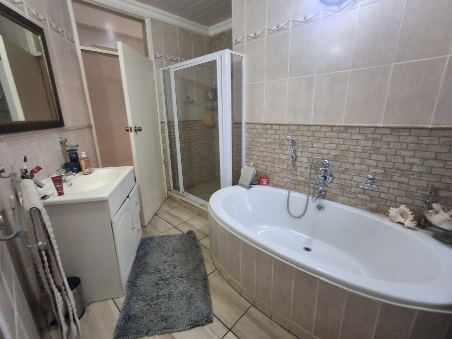 3 Bedroom Property for Sale in Jim Fouchepark Free State